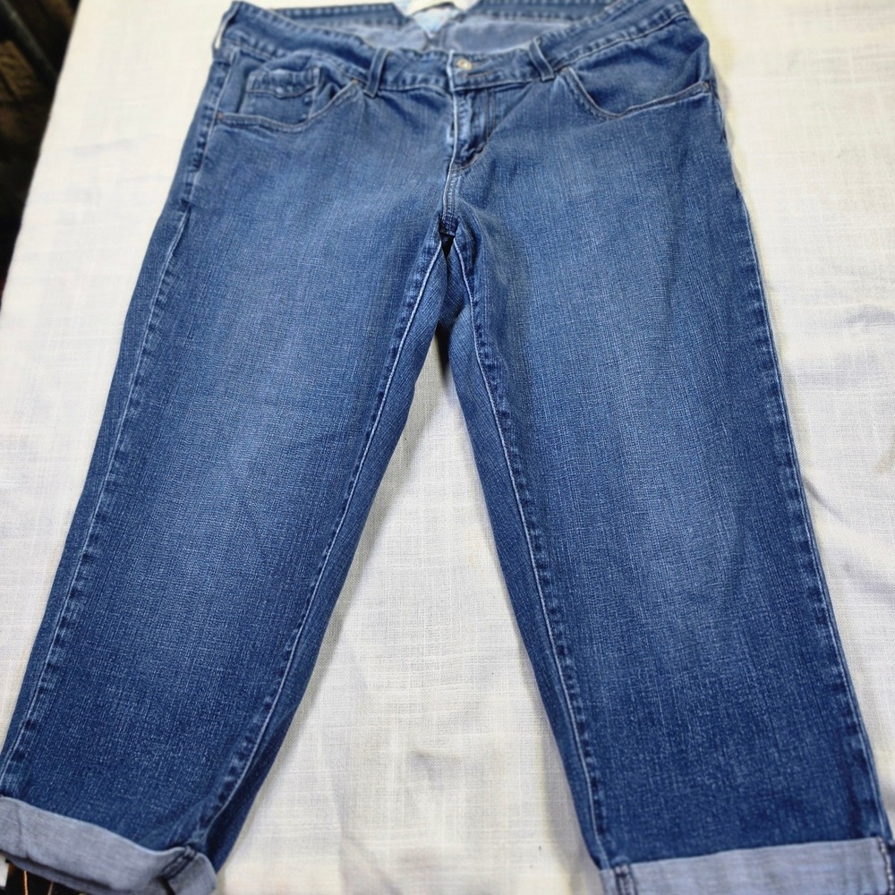 Levis Womens Size 18 Medium Wash Denim Capri Jeans Rolled Cuff Mid Rise 0184